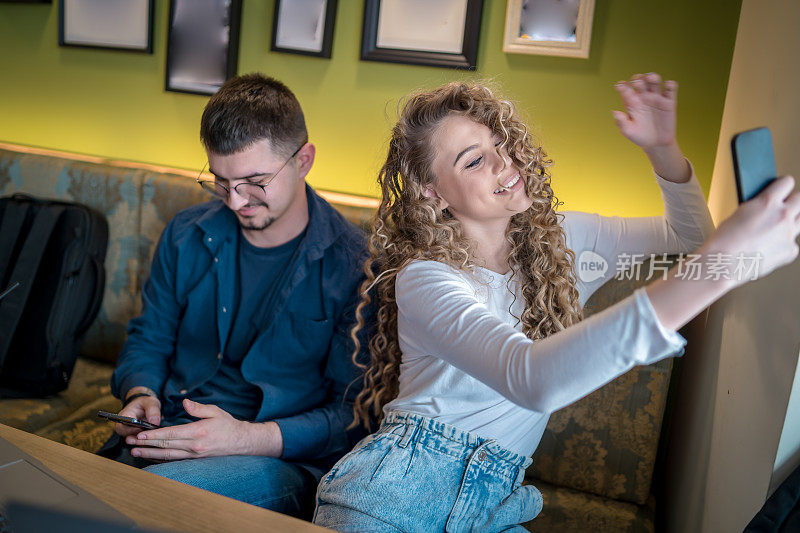 Couple relaxing in a café